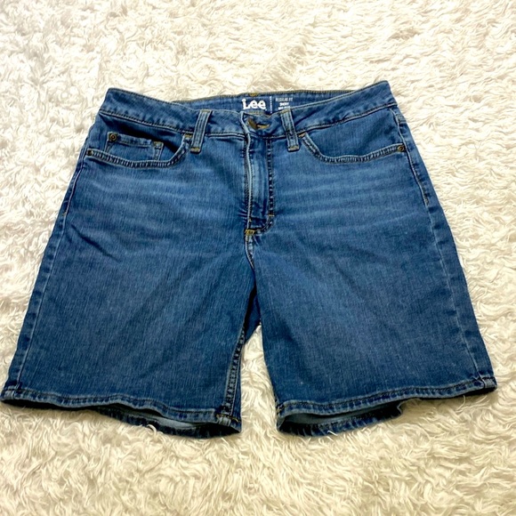 Lee Regular Fit Mid Rise Shorts - Picture 2 of 5